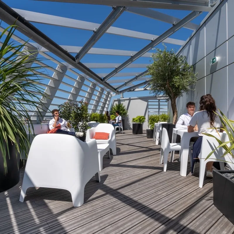 Rooftop du POD Coworking Rennes, terrasse plein sud, quartier EuroRennes