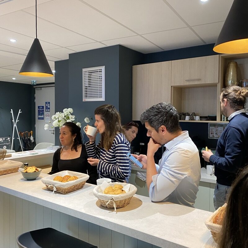 Petit-déjeuner des coworkers au POD Rennes Gare