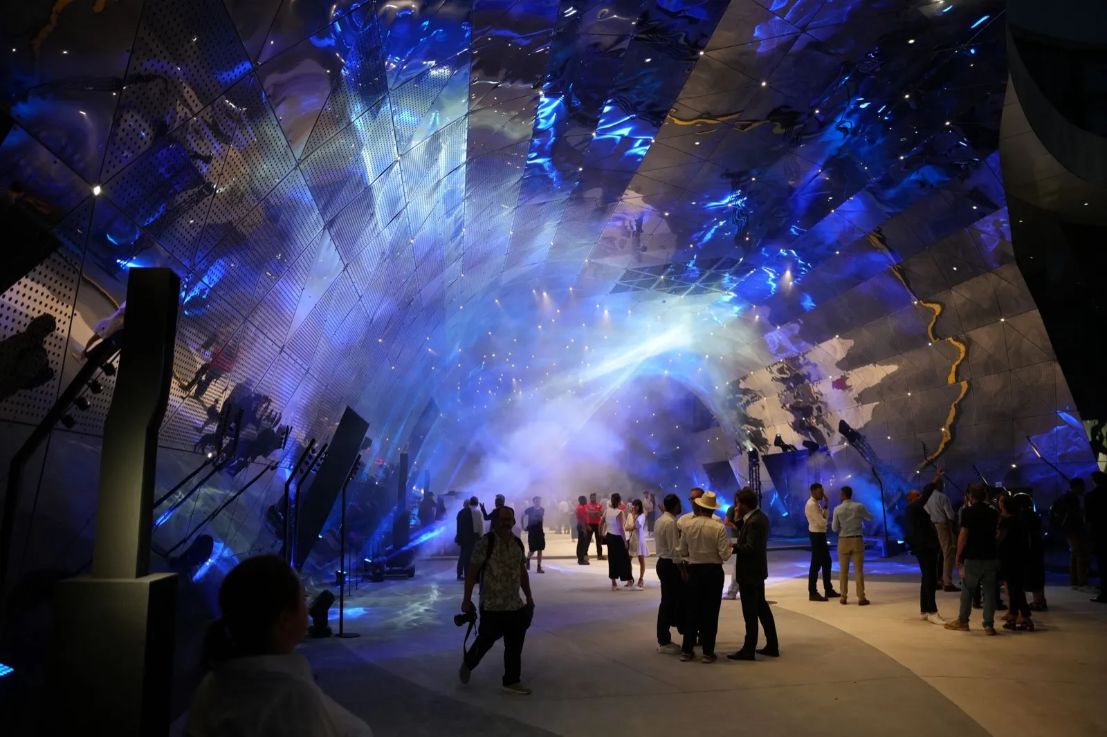 Soirée cocktail dans le Passage Claude Giboire du POD Angers, mise en lumière