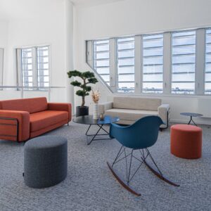 Salon et canapés du POD Coworking Rennes